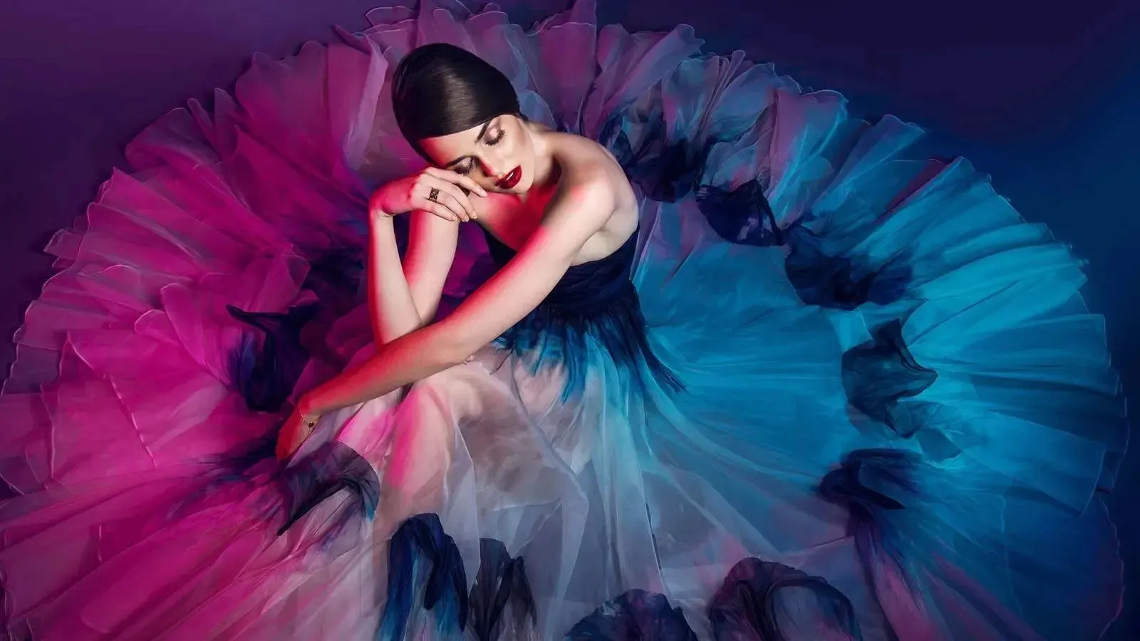 摄影师 Lindsay Adler 最低成本效益的创意人像摄影布光教程-中英字幕