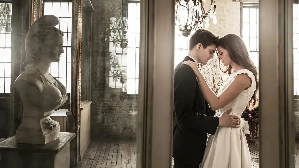 摄影师 Lindsay Adler 摆姿势系列-家庭情侣人像摆姿教程-中英字幕