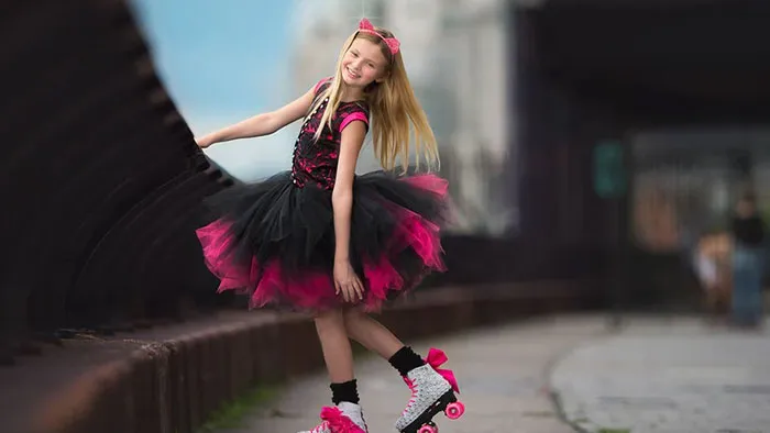 摄影师Meg Bitton探索强大的曲线调色教程-轮滑女孩视频教程 Roller Skates - May Curves