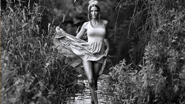 PS室外人像拍摄图像后期单色调黑白效果处理视频教程