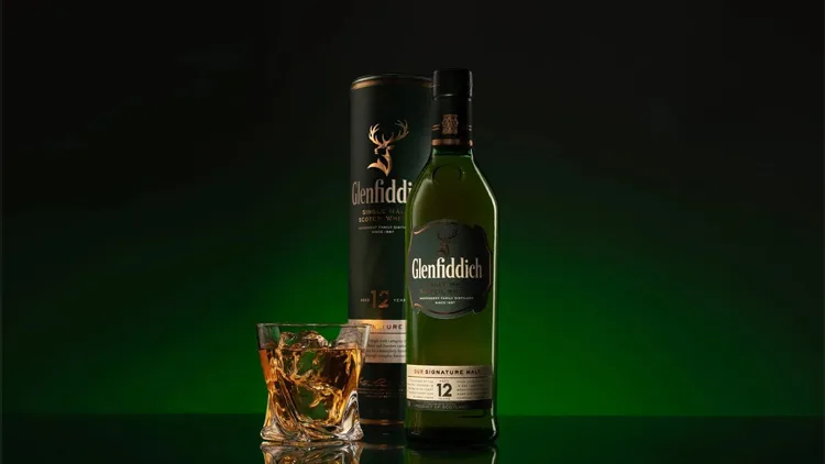 Photigy–AlexKoloskov 产品广告摄影中的后期精修合成教程#47-中英字幕 Advertising Beverage Photography Workshop #62