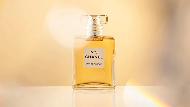 Photigy-AlexKoloskov商业产品摄影创意香水摄影课程＃43-中文字幕 In-camera creative effects for commercial product: Photography Workshop #43